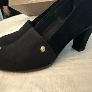 Giani Bernini Elegant Black Heels with Gold Button